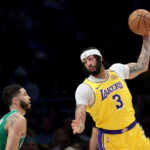 Lakers Berhasil Lumat Celtics di Pertemuan Pertama Musim ini!