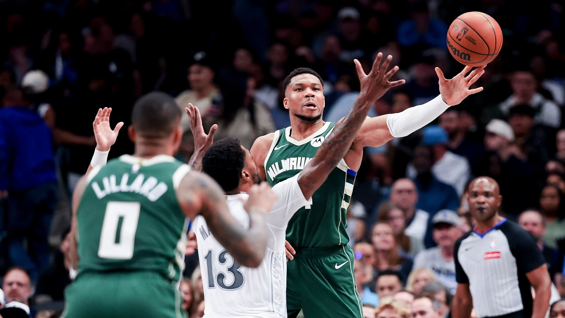 Duo Bucks Berhasil Hancurkan Mavericks Yang Sedang Dilanda Badai Cedera